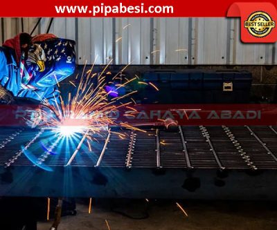 Proses-Pemotongan-Plat-Grating-PT-Piramid-Cahaya-Abadi Proses Produksi Plat Grating Galvanis PT Piramid Cahaya Abadi